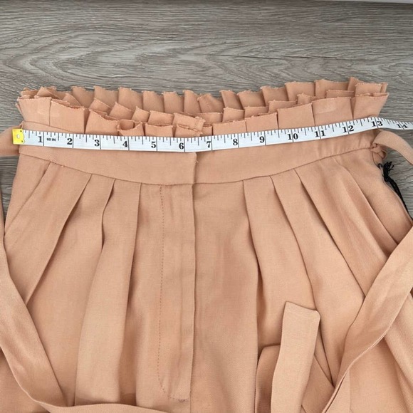 NWT - ASTR Pacific Pleated Paperbag 2.5' Inseam Shorts in Papaya - Size Small - Picture 13 of 16